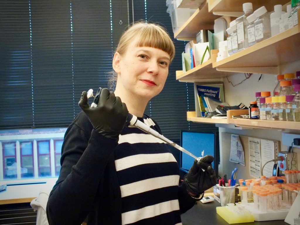 Jelena Erceg working in lab